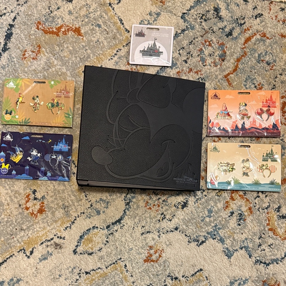 Disney Minnie Mouse Main Attraction Pin Collection-Book+4 LE Sets+Starter pin